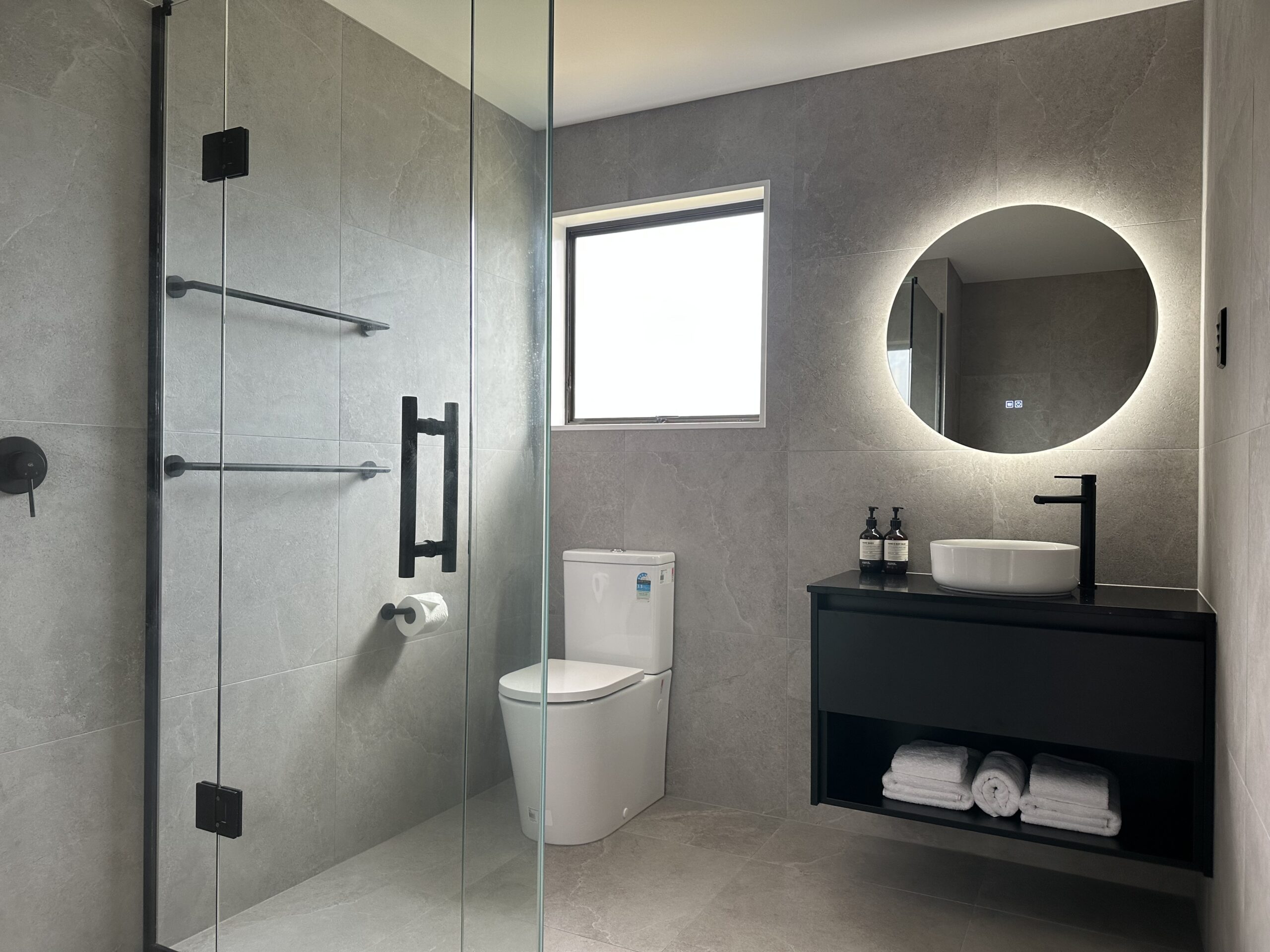 The Twin Studio Bathroom 1